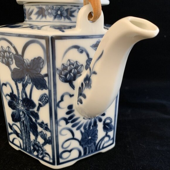 Blue White Oriental Hexagonal Lidded Teapot Bamboo Handle Butterflies Noritake - Picture 15 of 15